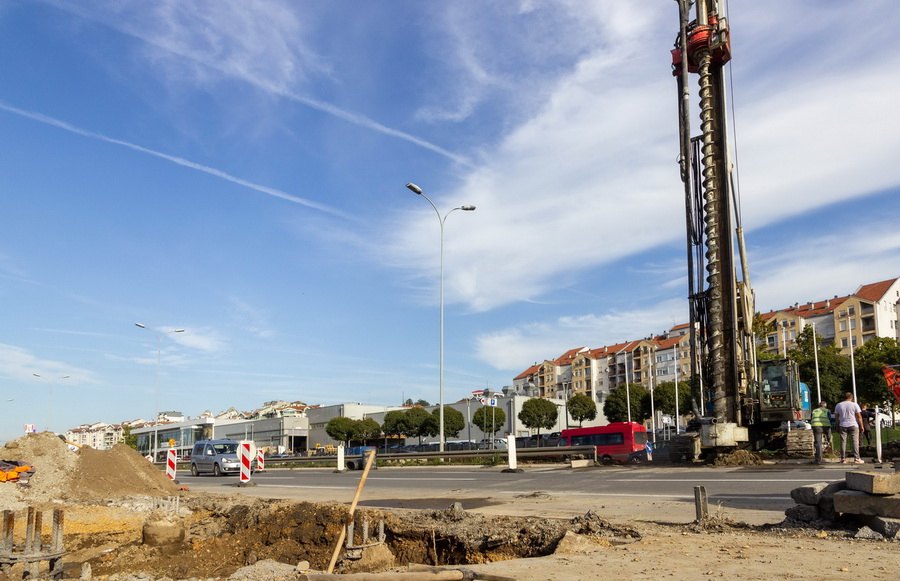 Gradnja pasarele na Obrenovačkom putu